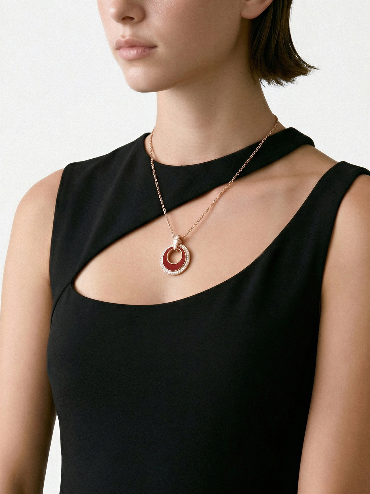 Round Pendant Chain
